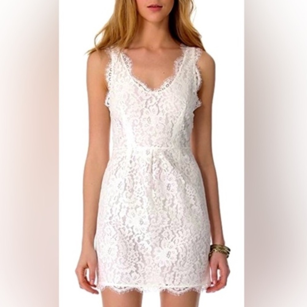 Joie Revolve Rori V-neck‎ Mini Dress in White Lace w Scallop Eyelash Hem